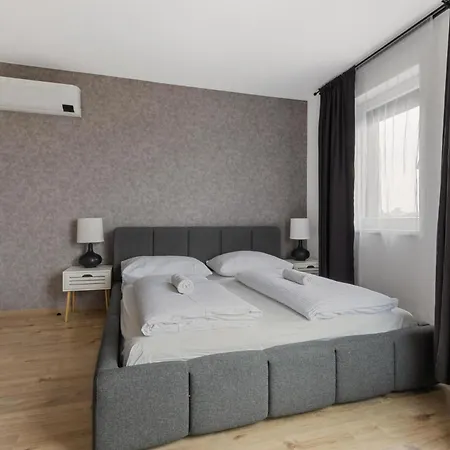 Lam Premiere - Ac - Awesome View In Apartment Bratislava
